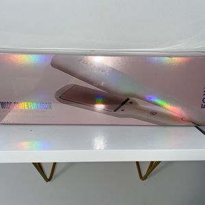 Foxybae wide plate flat iron